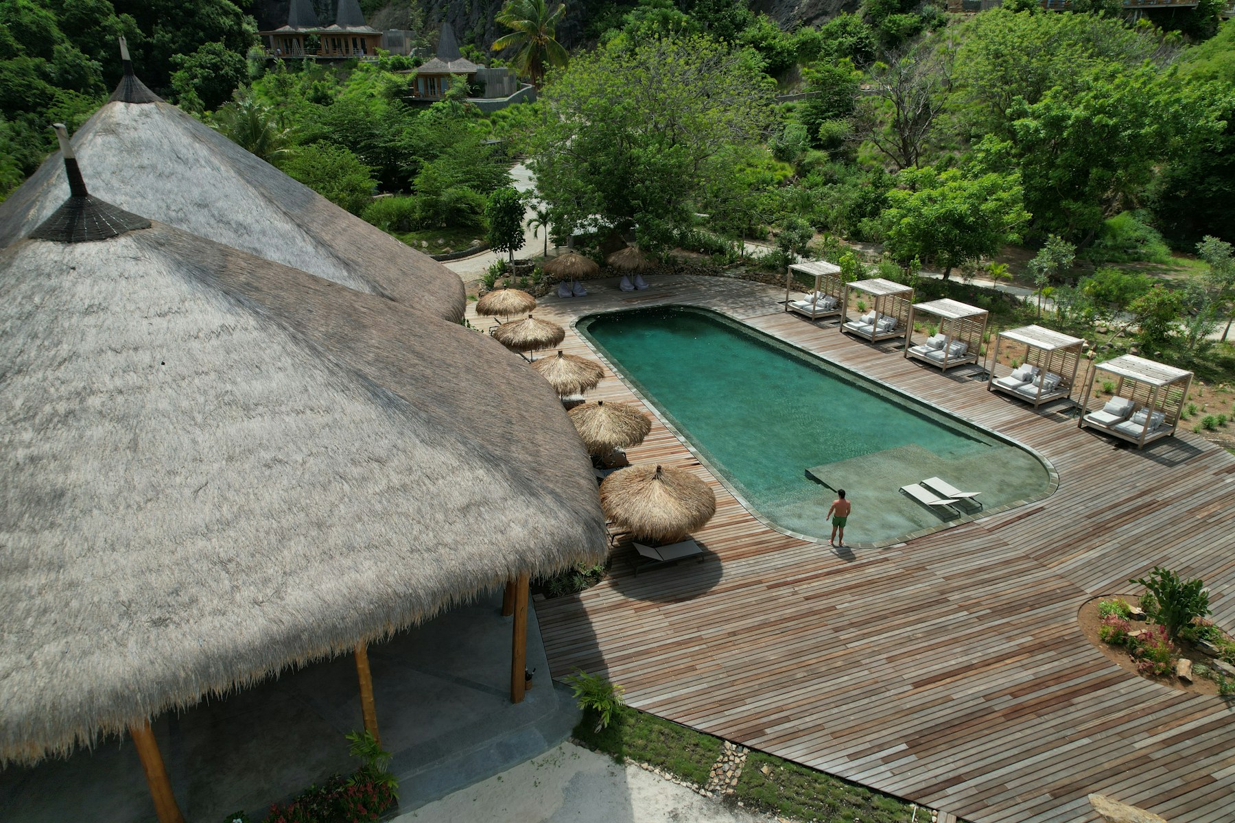 Hotels & Resorts